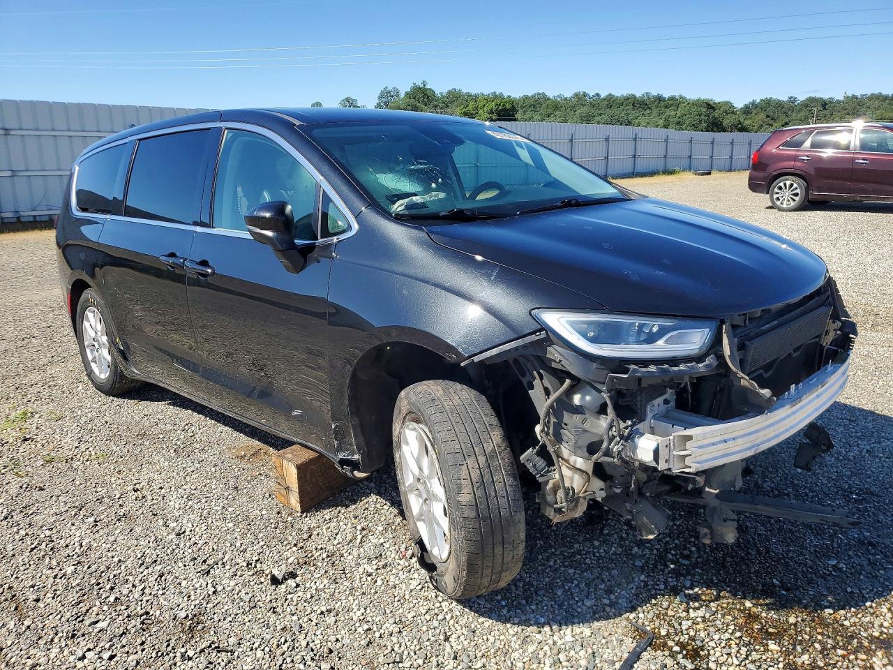 2023 Chrysler Pacifica Touring L - Image 4