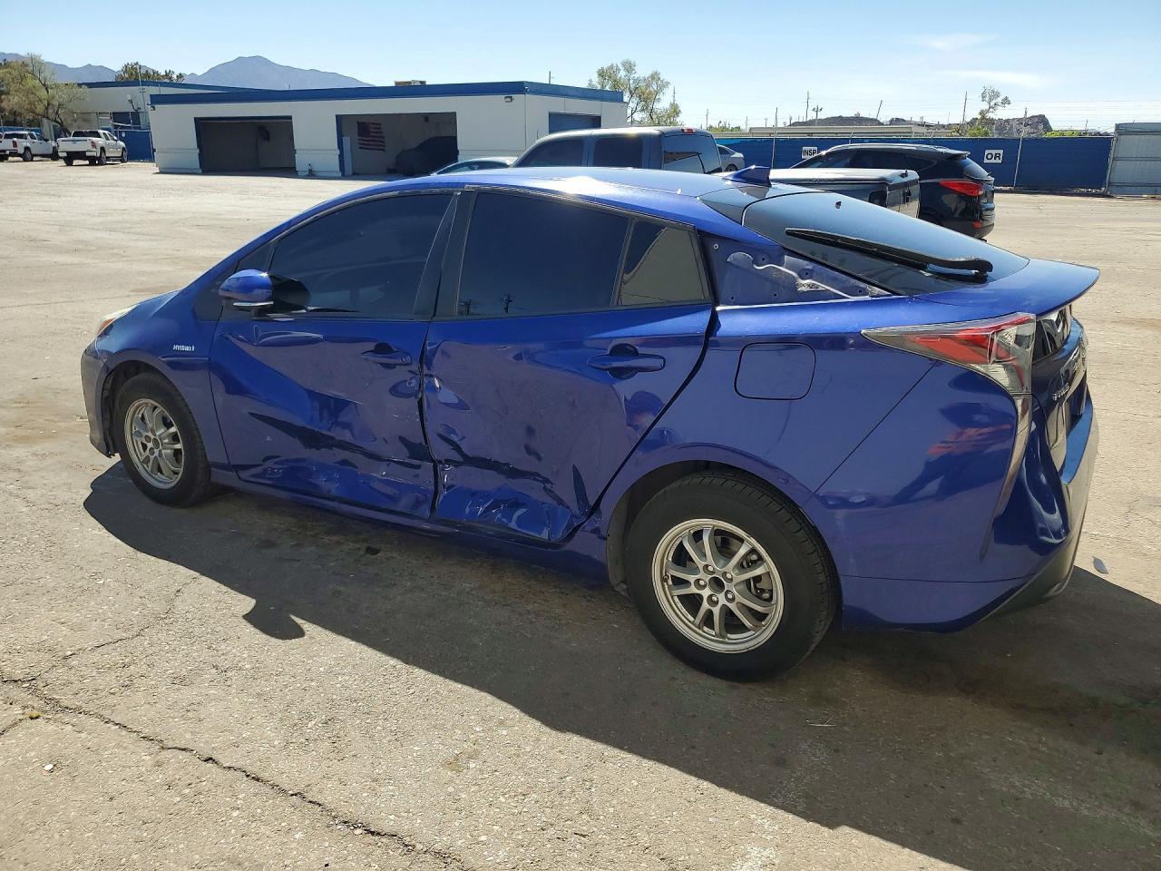 2016 Toyota Prius Two - Фото 2
