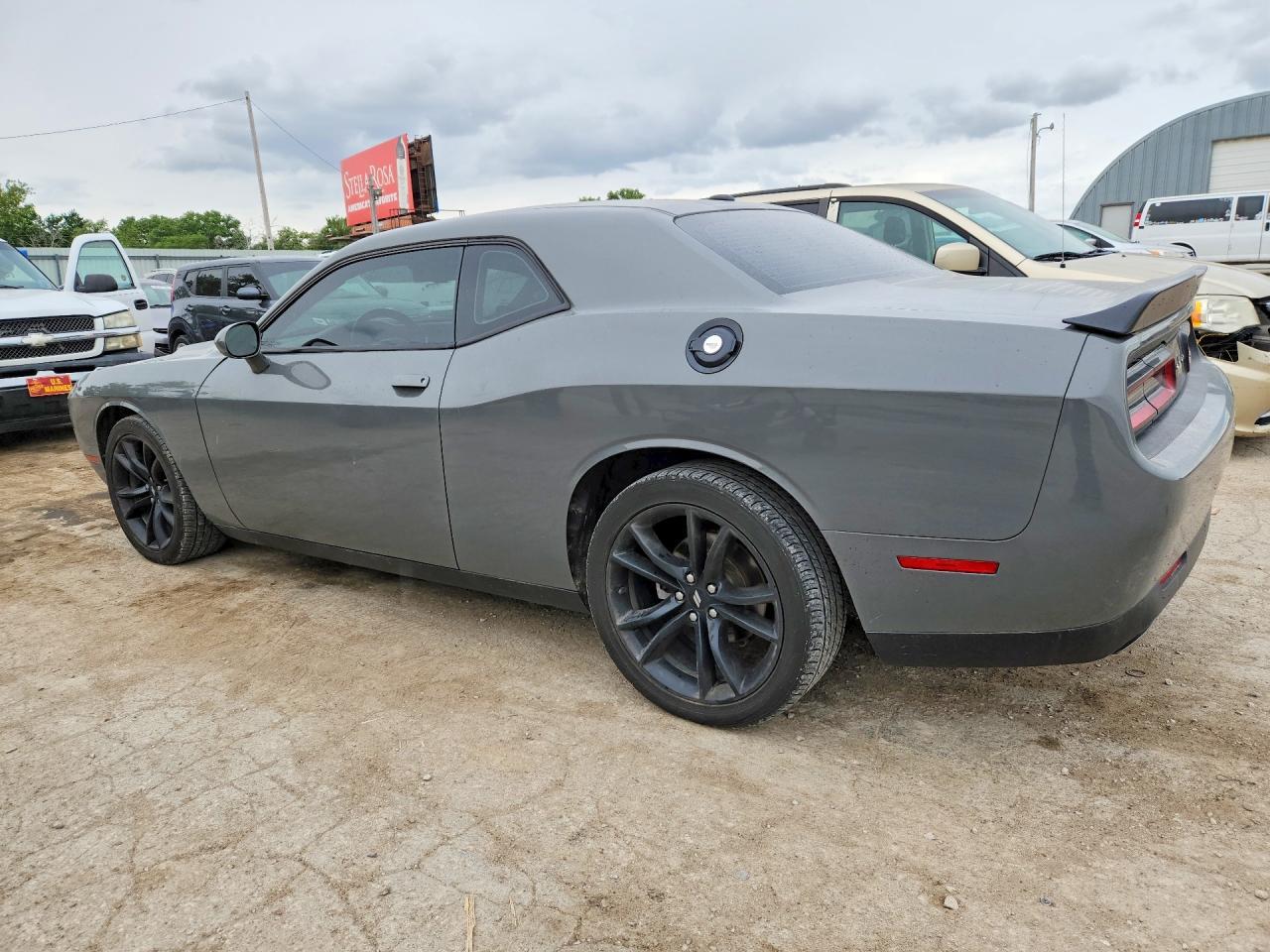 2017 Dodge Challenger Sxt - Image 2