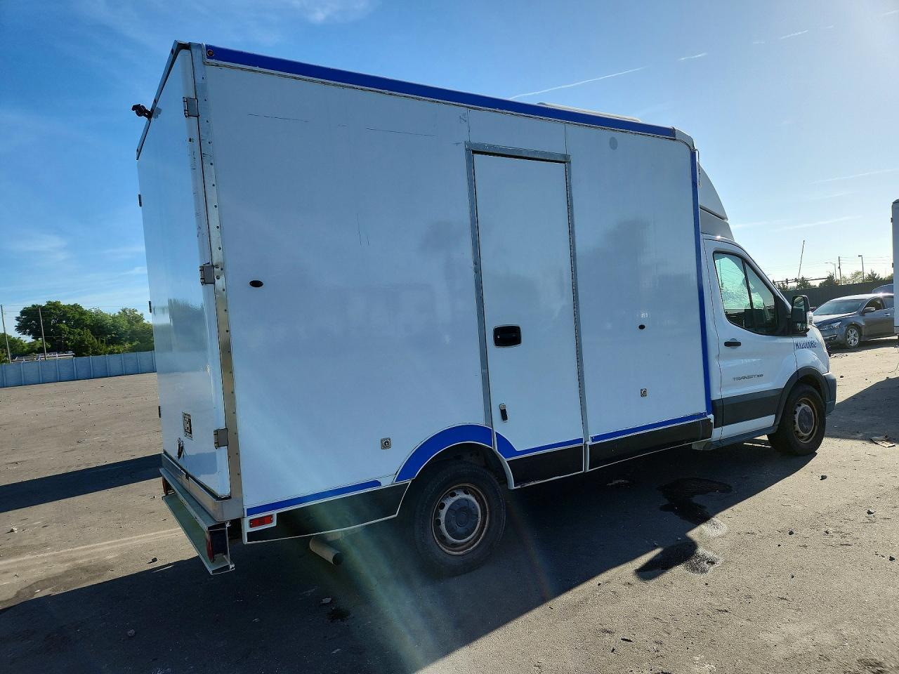 2020 Ford Transit Delivery Truck - Фото 3