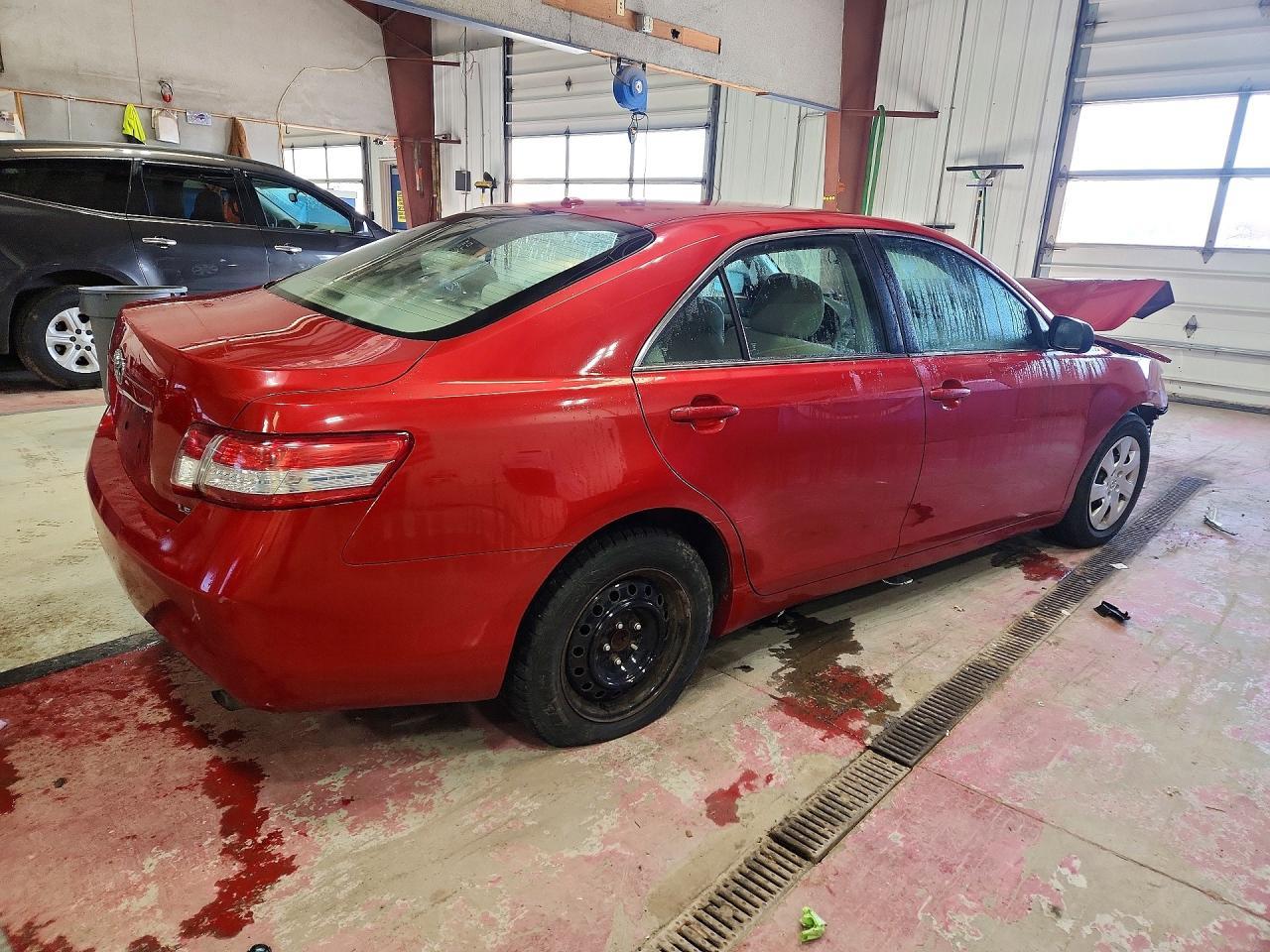 2011 Toyota Camry Le - Image 3