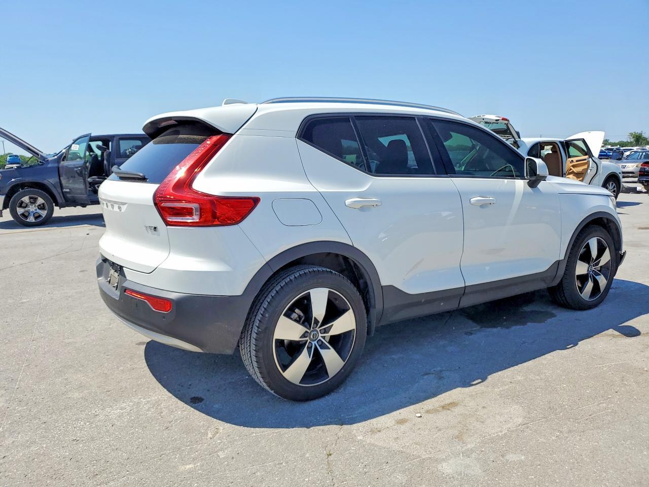 2019 Volvo Xc40 T5 Momentum - Фото 3