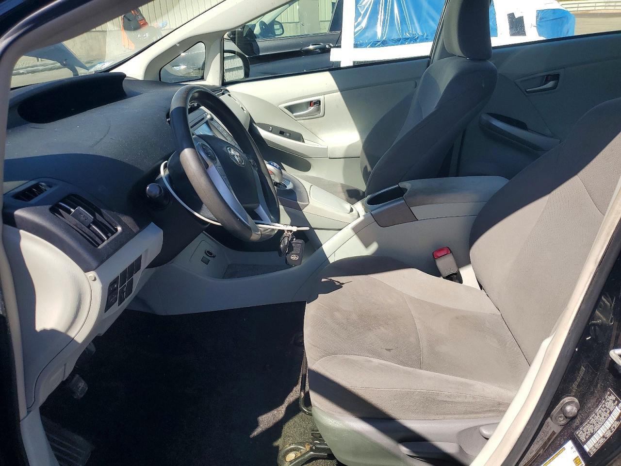 2012 Toyota Prius Two - Фото 7