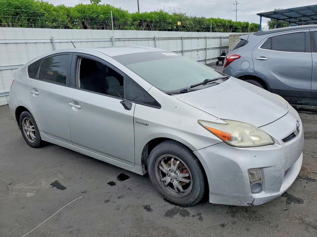 2011 Toyota Prius Three - Фото 4