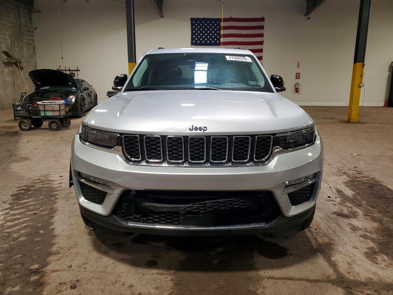 2023 Jeep Grand Cherokee - Image 5