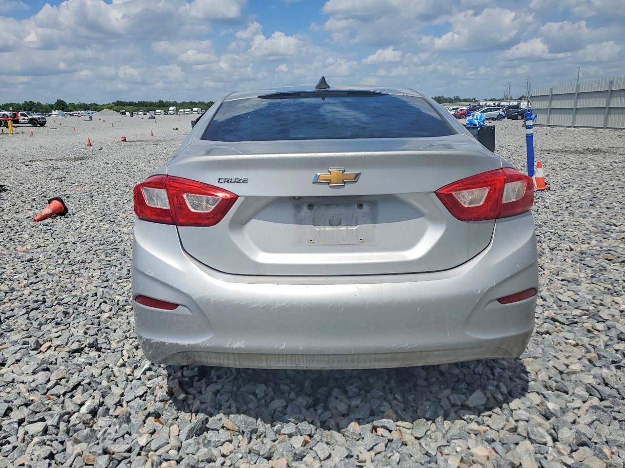 2017 Chevrolet Cruze Ls - Фото 6