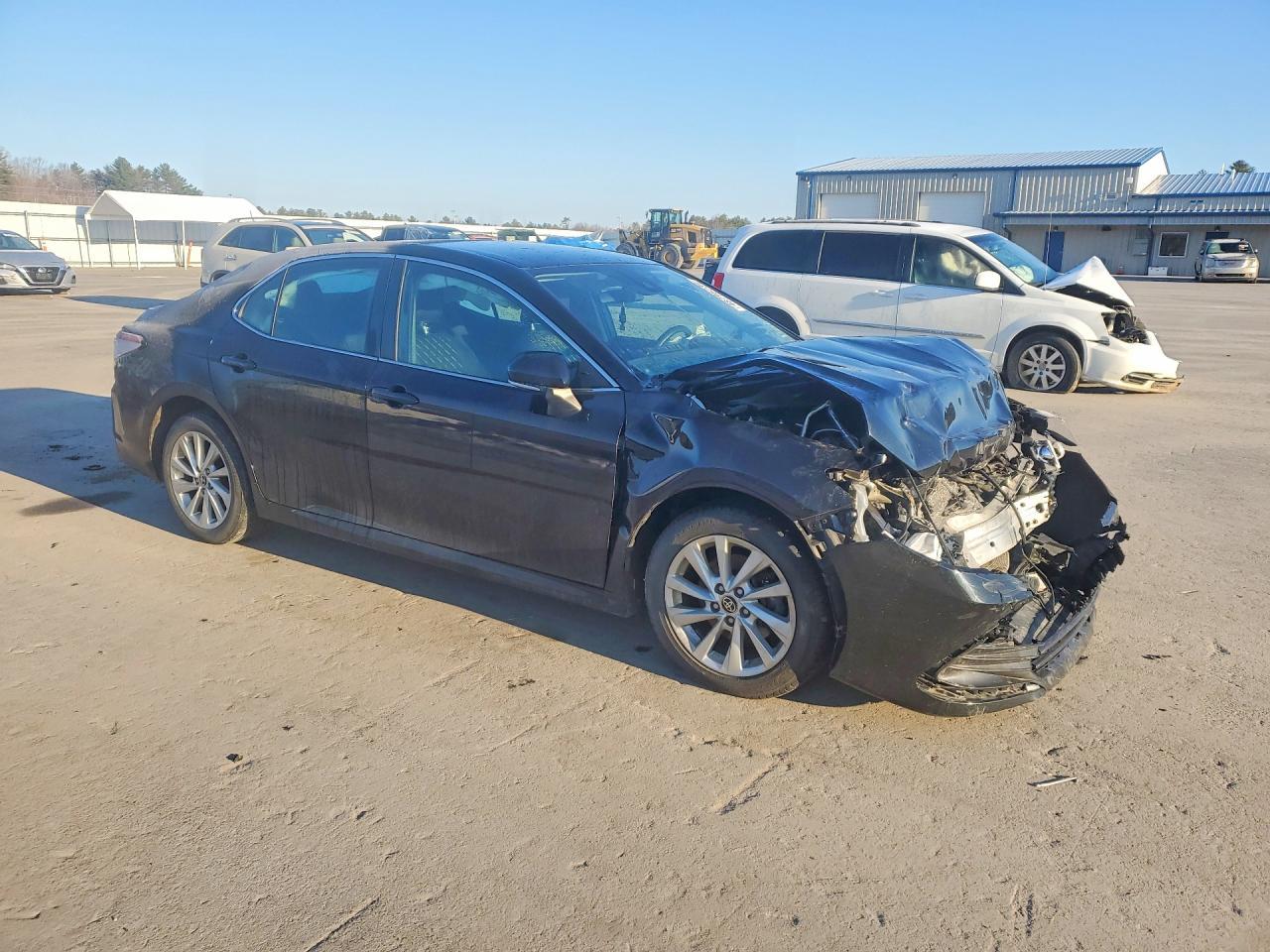 2021 Toyota Camry Le - Фото 4