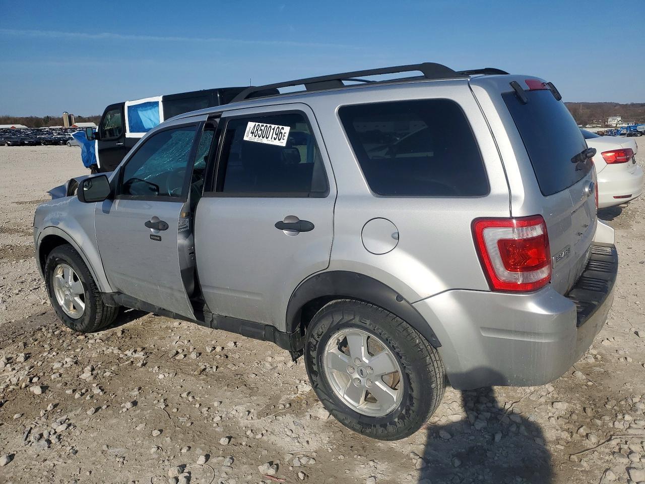 2011 Ford Escape Xlt - Image 2