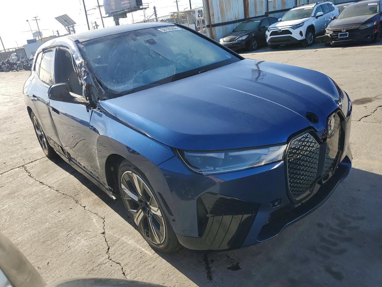 2024 BMW Ix xDrive50 - Image 4