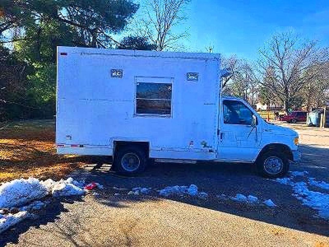 1995 Ford E-350 Trucks - Image 4