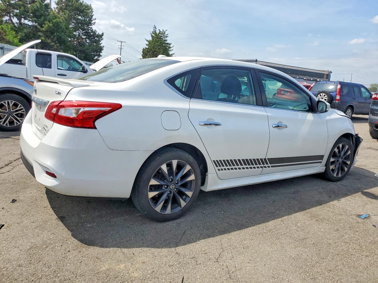 2017 Nissan Sentra Sr - Фото 3