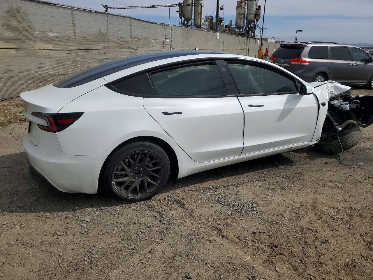 2024 Tesla Model 3 - Фото 3