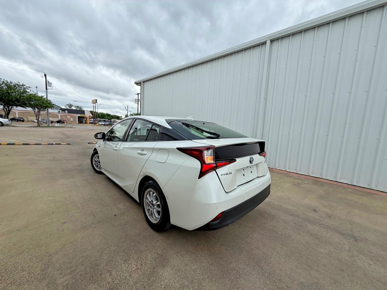 2019 Toyota Prius Le - Image 3