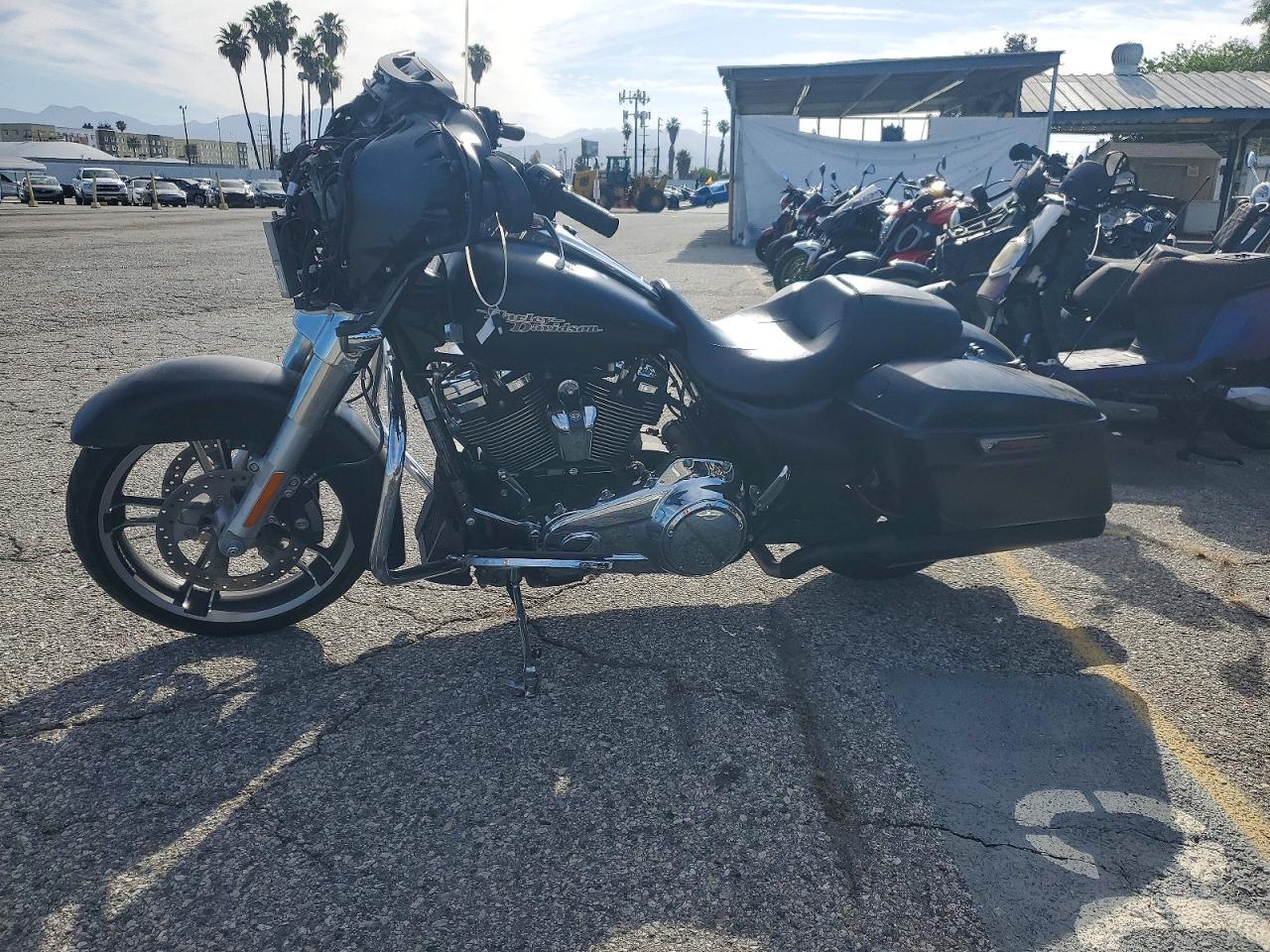 2017 Harley-Davidson Flhx Street Glide - Image 3