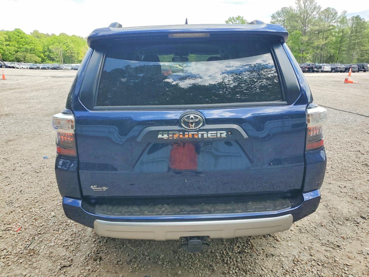 2019 Toyota 4Runner Trd Off-Road - Image 6