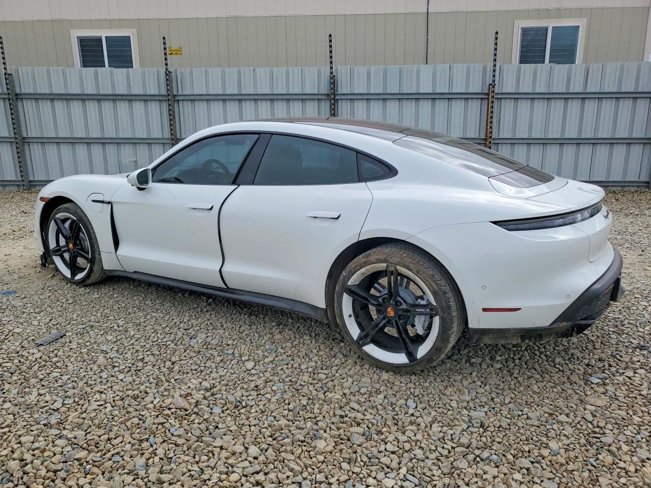2020 Porsche Taycan Turbo - Фото 2
