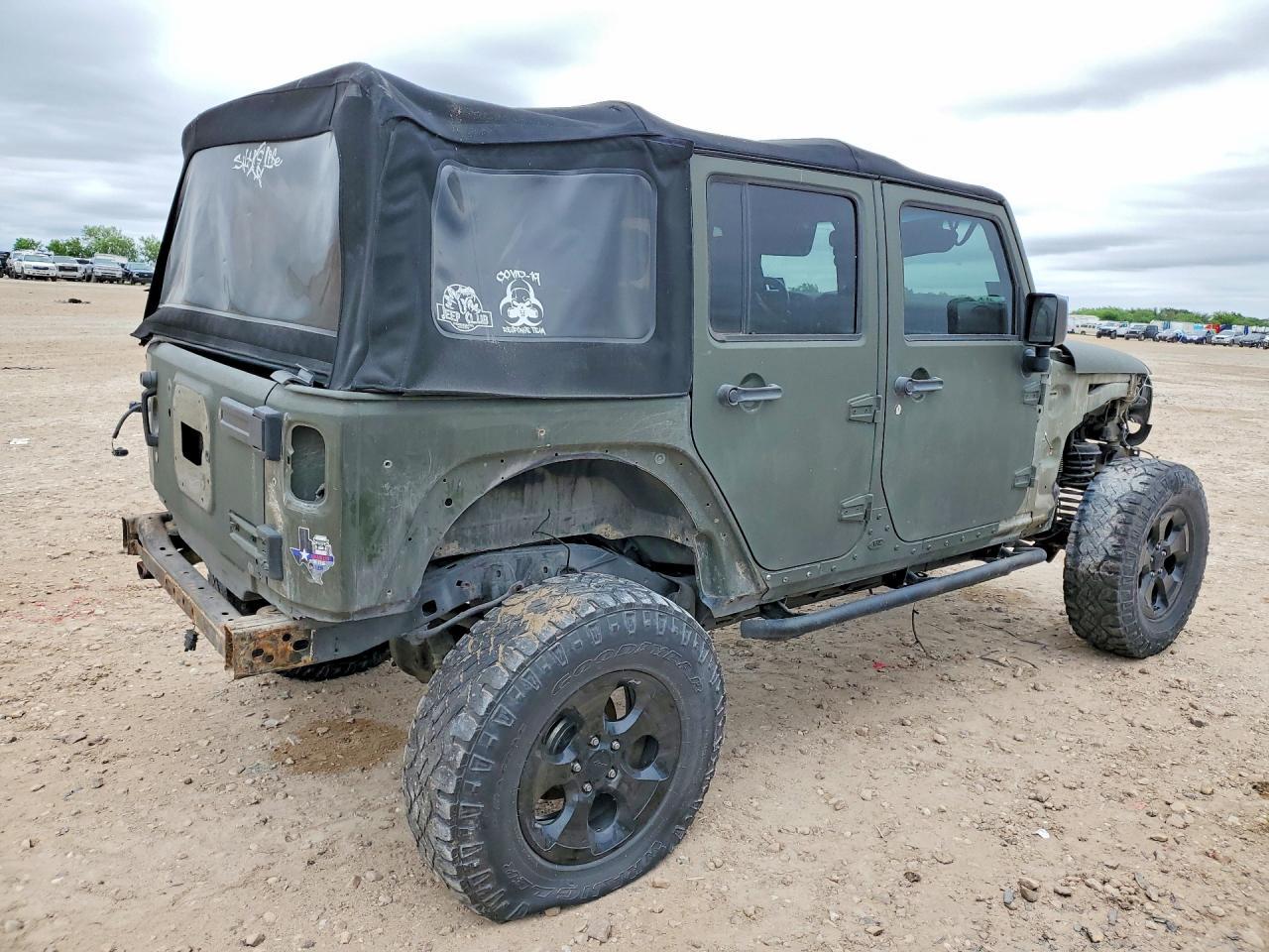 2015 Jeep Wrangler Unlimited Rubicon - Image 3