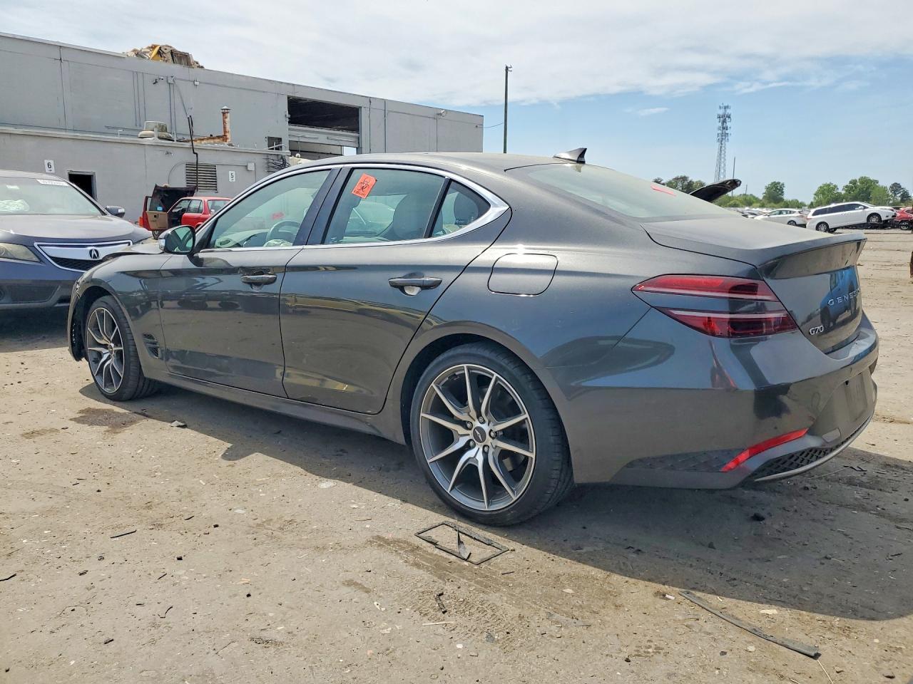 2022 Genesis G70 2.0T - Фото 2