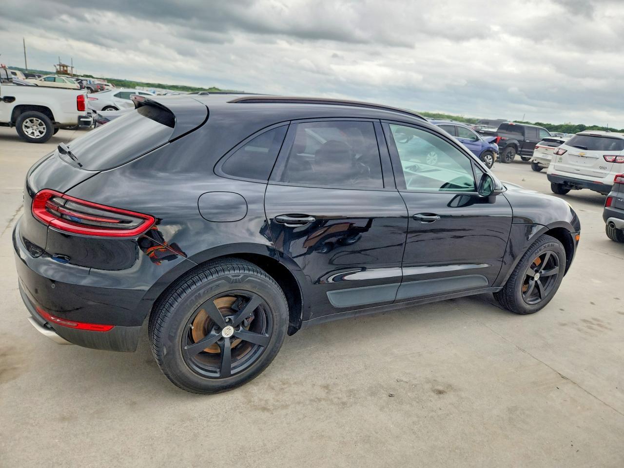 2017 Porsche Macan - Image 3