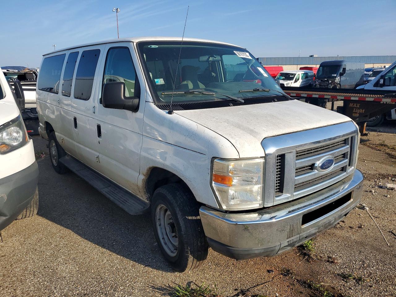 2010 Ford Econoline E350 Super Duty Wagon - Фото 4