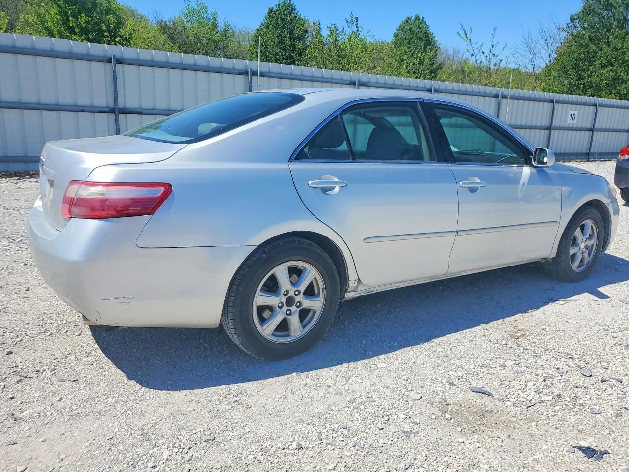 2009 Toyota Camry Le - Image 3