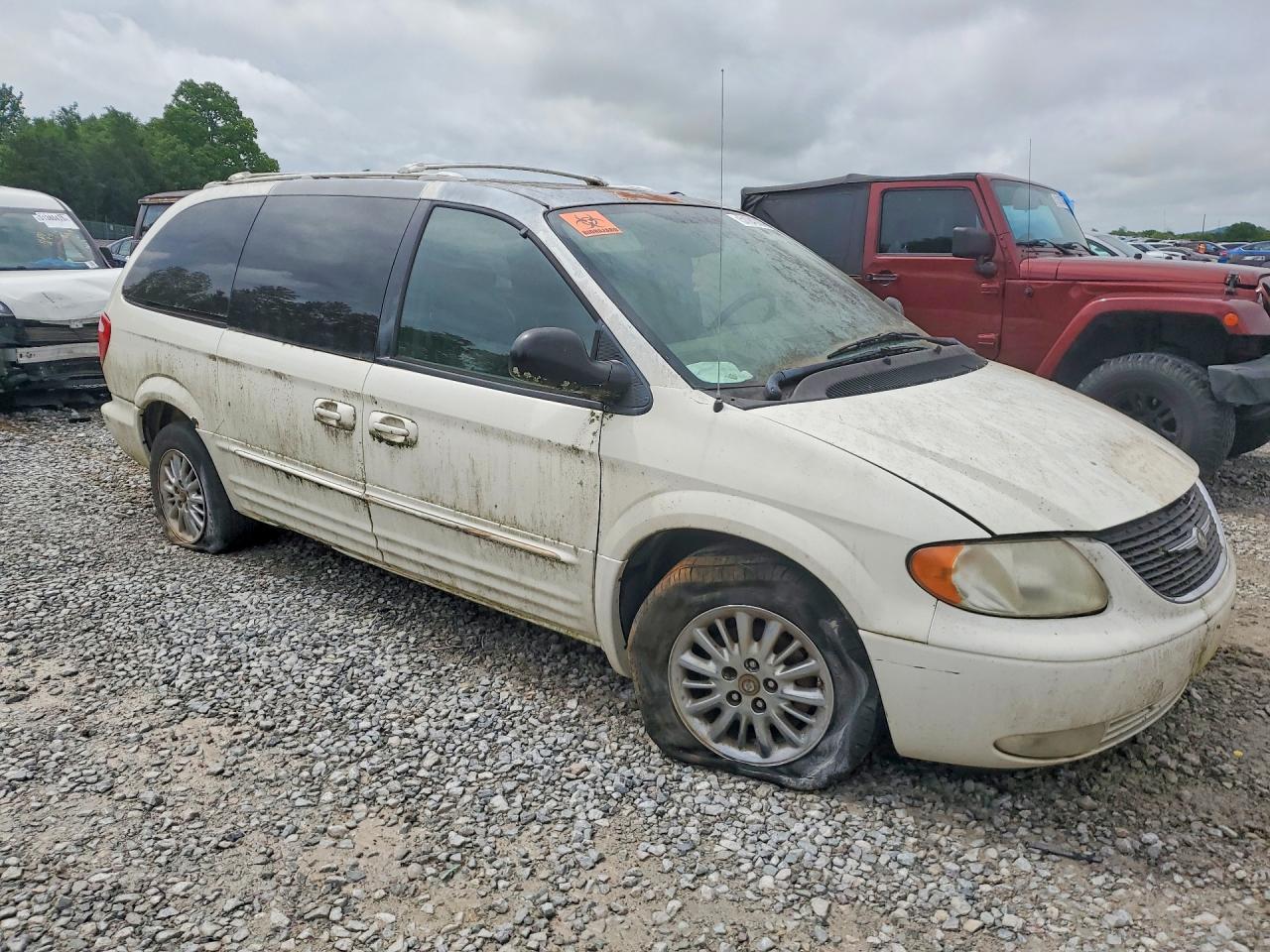 2003 Chrysler Town & Country Limited - Image 4