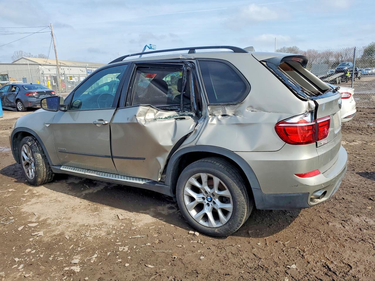 2011 BMW X5 xDrive35I - Image 2