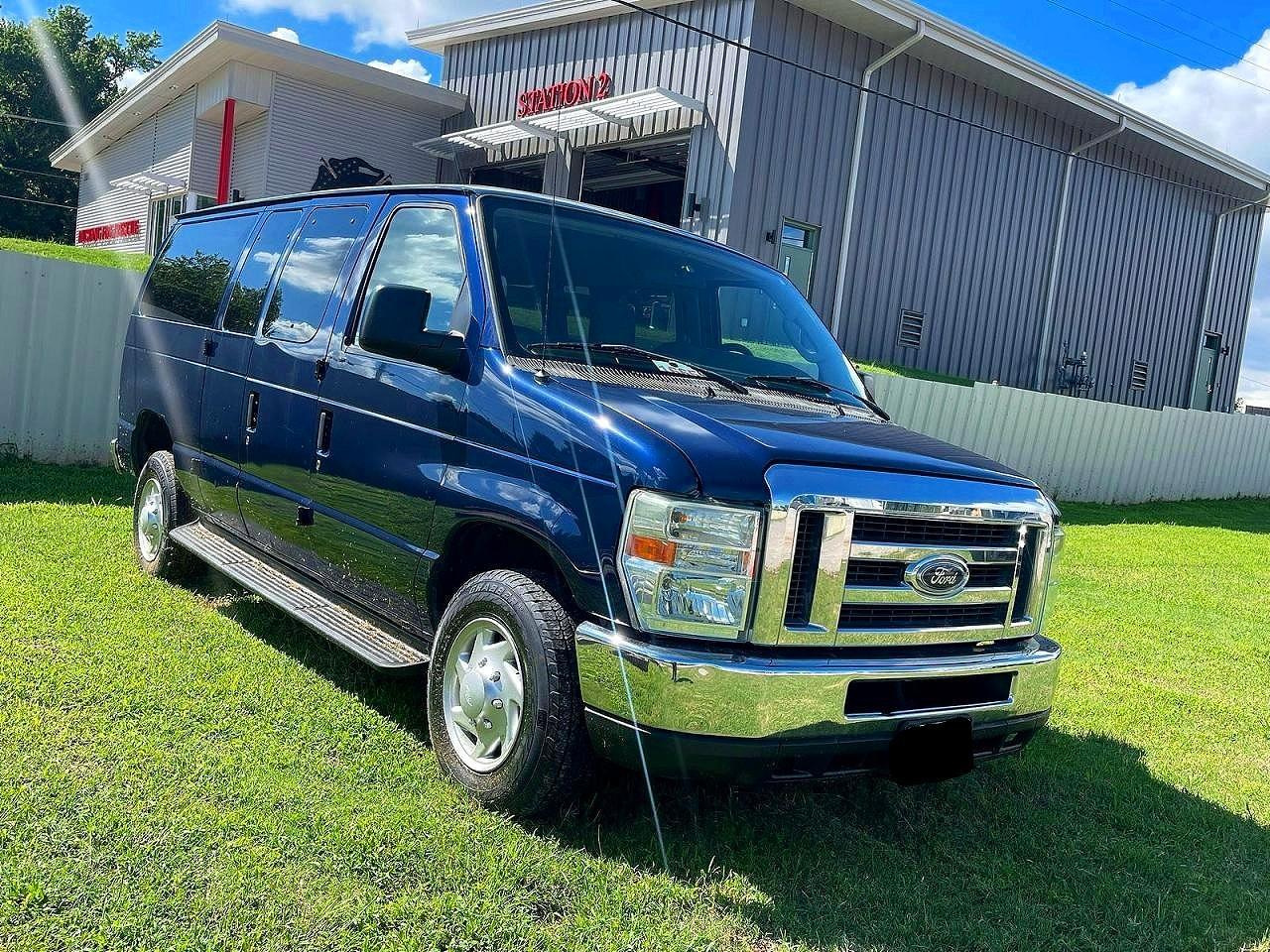 2011 Ford Econoline E350 Super Duty Wagon