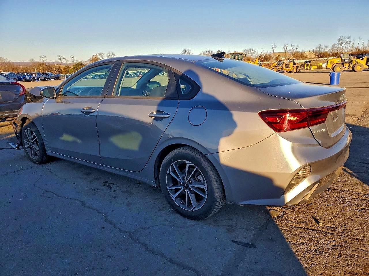 2023 Kia Forte Lxs - Image 2