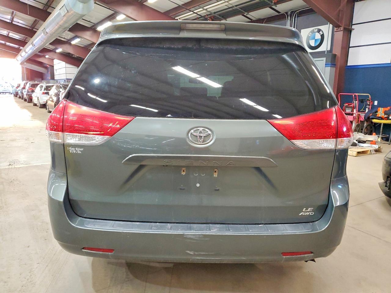 2014 Toyota Sienna Le - Image 6