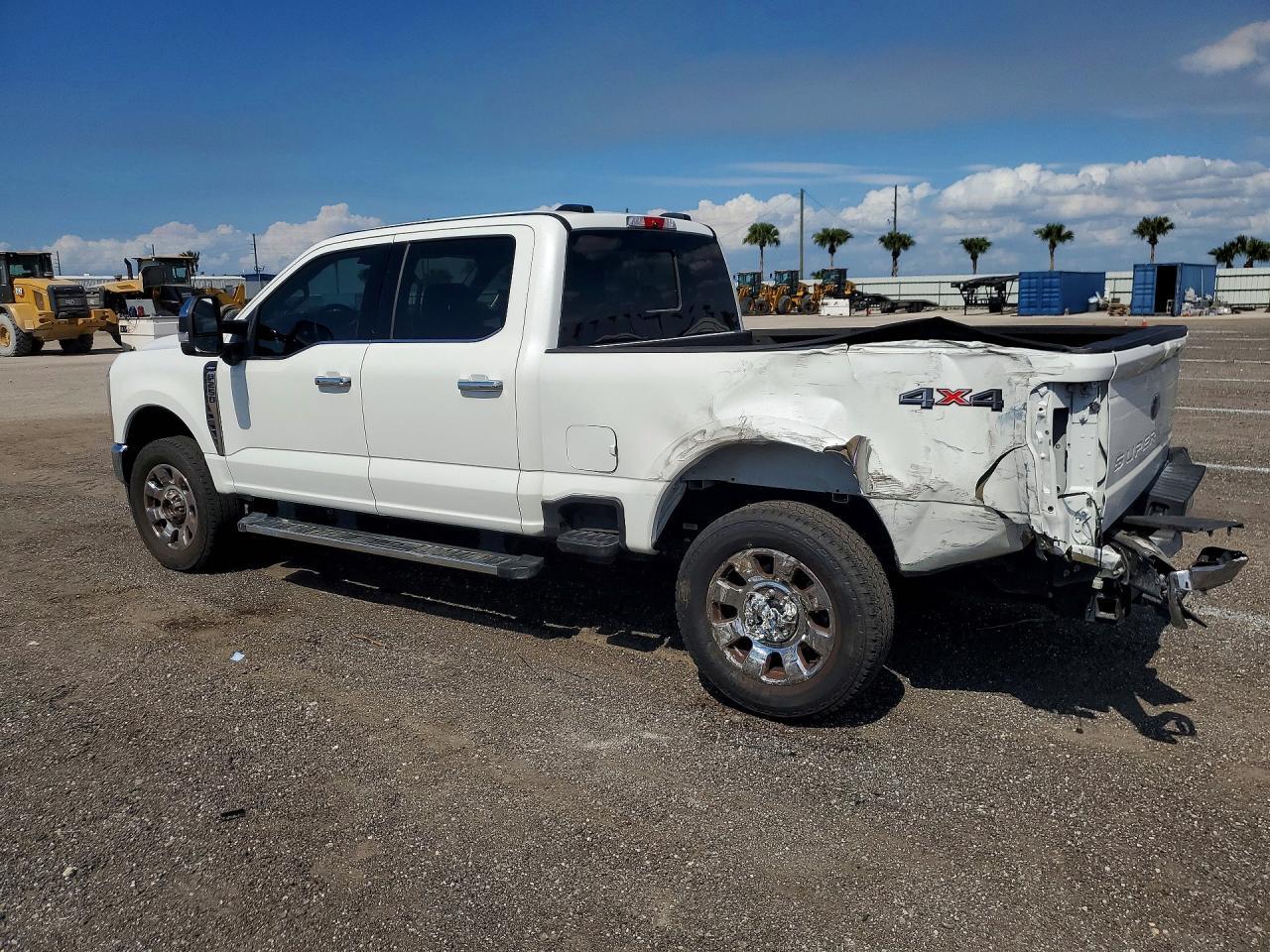 2025 Ford F250 Super Duty - Фото 2