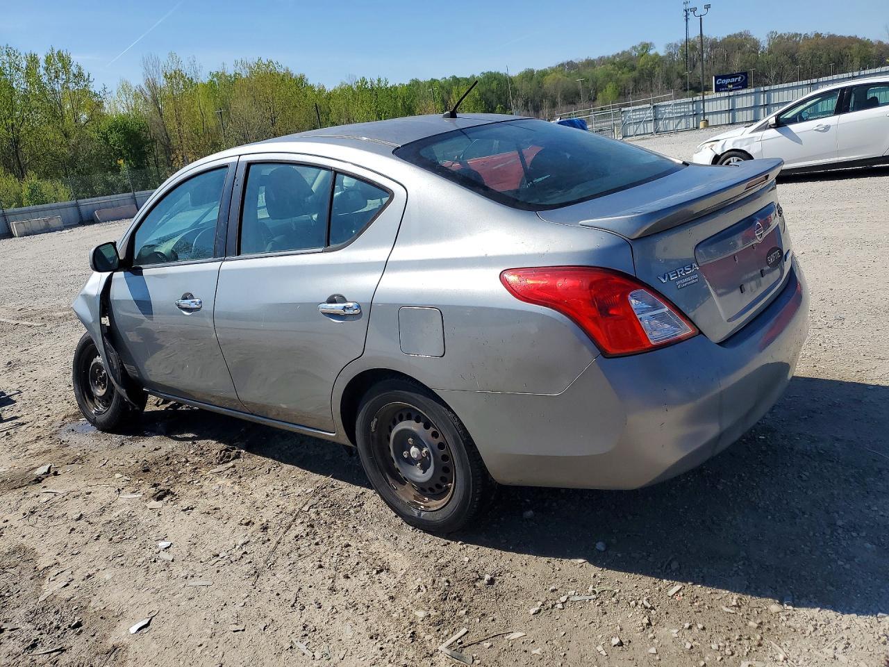 2013 Nissan Versa 1.6 S - Image 2