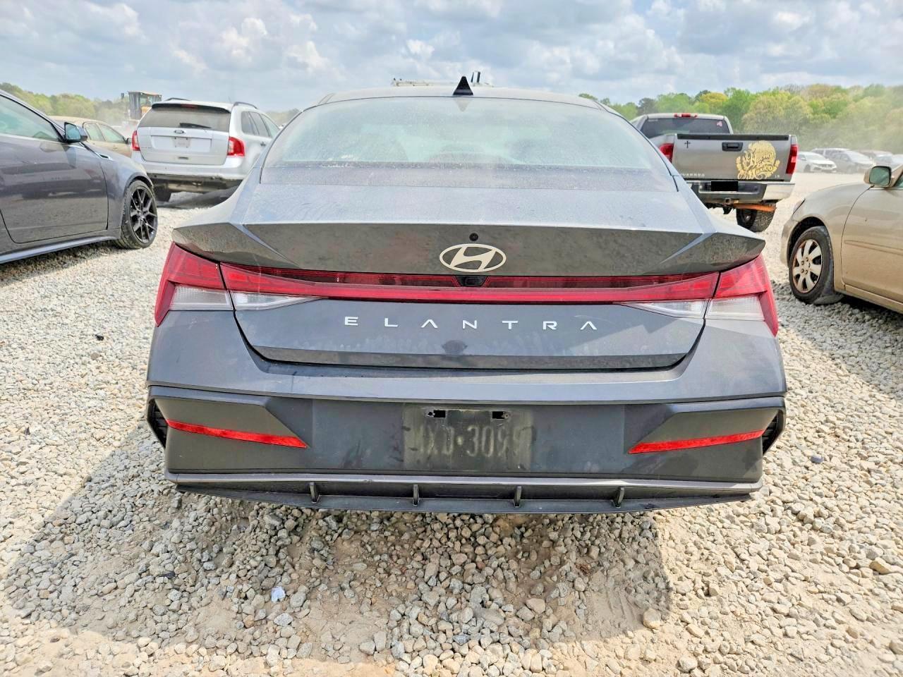 2025 Hyundai Elantra Sel Convenience - Фото 6