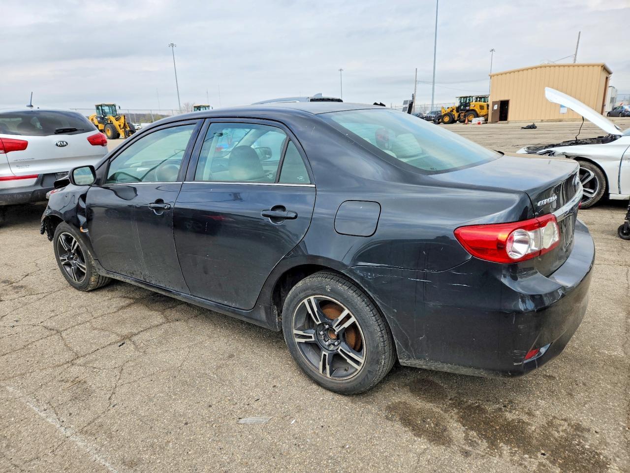 2013 Toyota Corolla Le - Фото 2