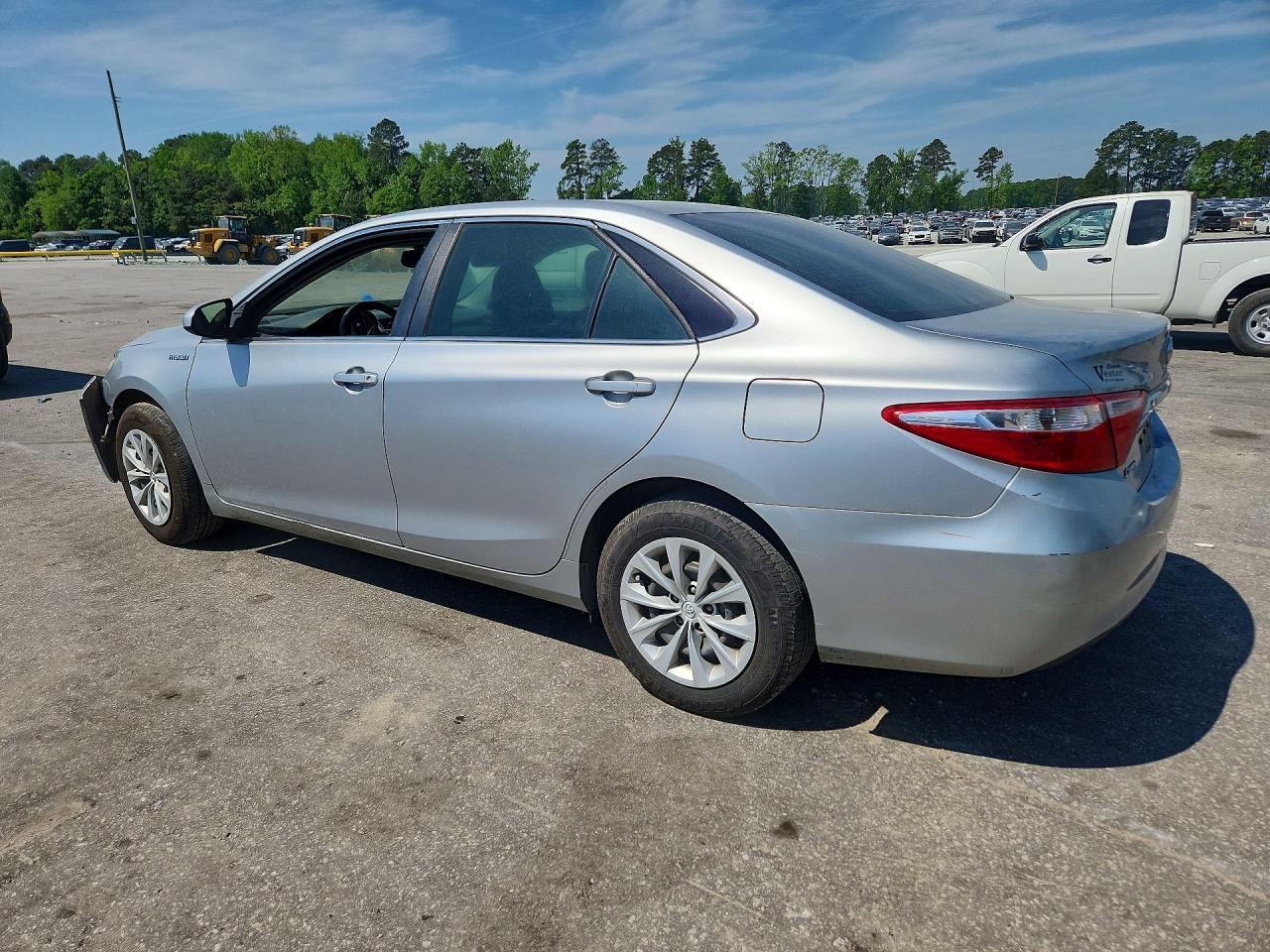 2015 Toyota Camry Hybrid Le - Фото 2
