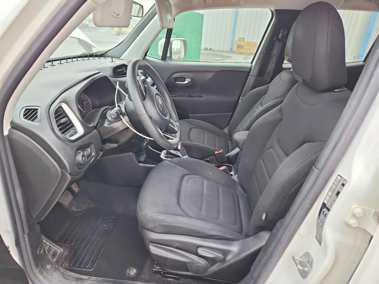 2018 Jeep Renegade Latitude - Image 7