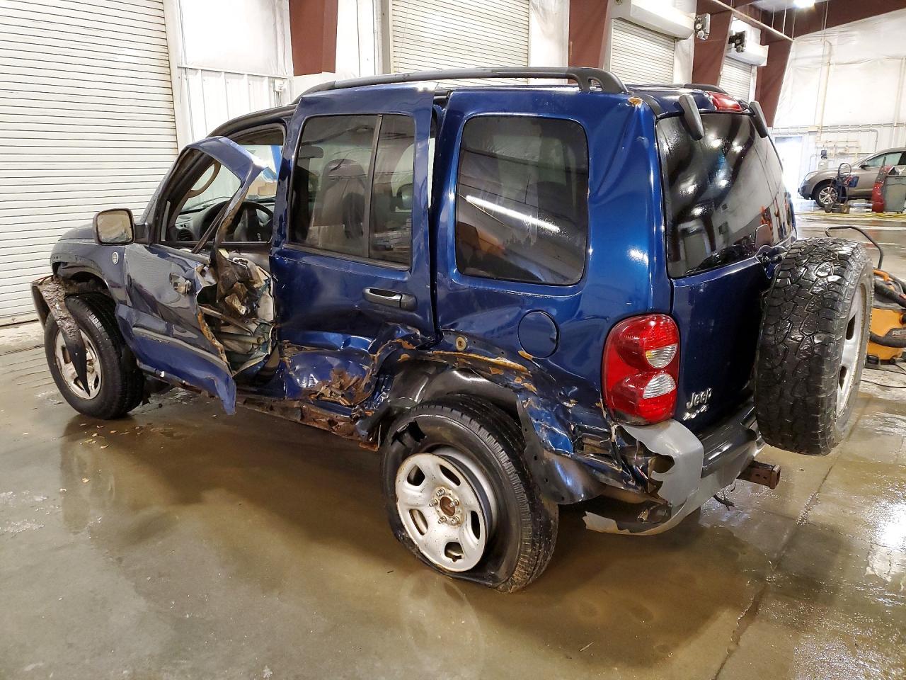 2005 Jeep Liberty Sport - Фото 2