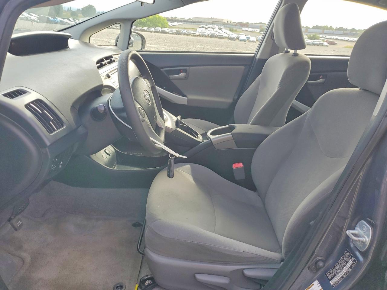 2012 Toyota Prius Two - Фото 7