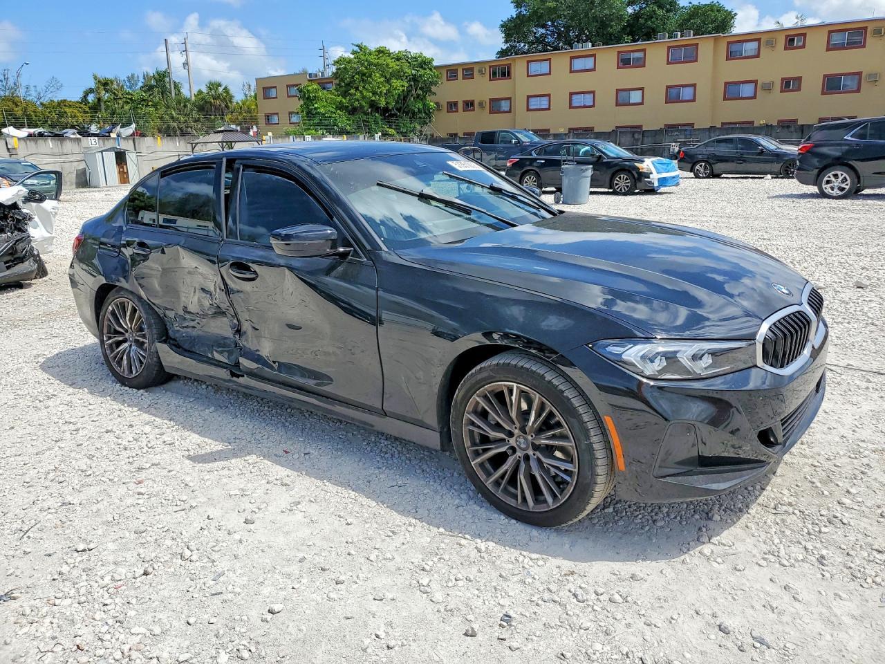 2023 BMW 330I - Фото 4