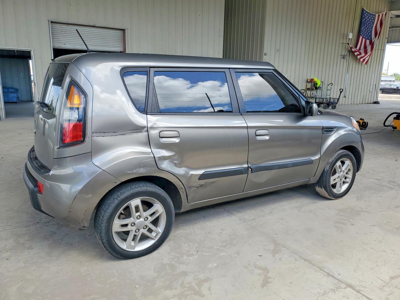 2010 Kia Soul + - Фото 3