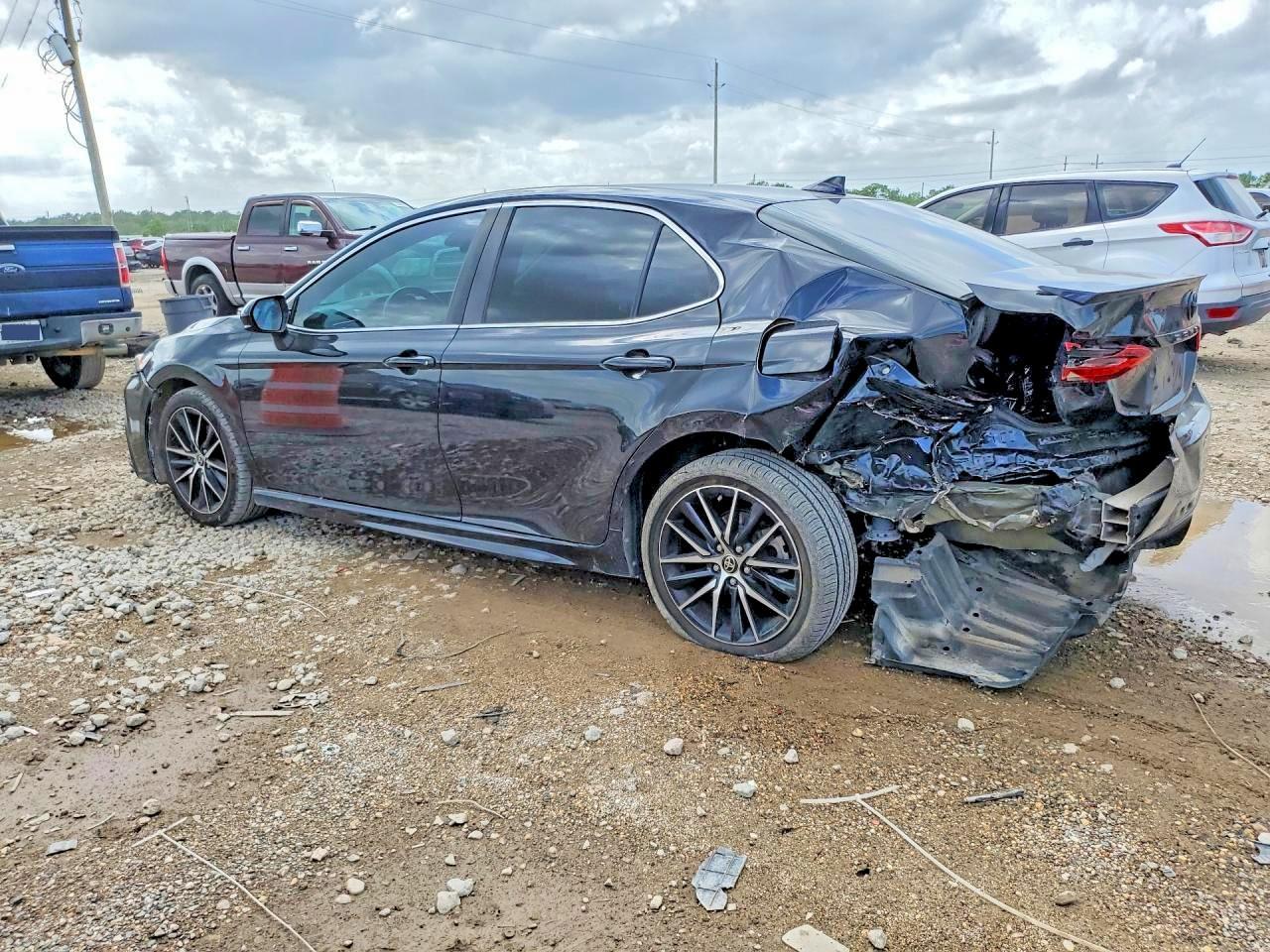 2021 Toyota Camry Se - Фото 2