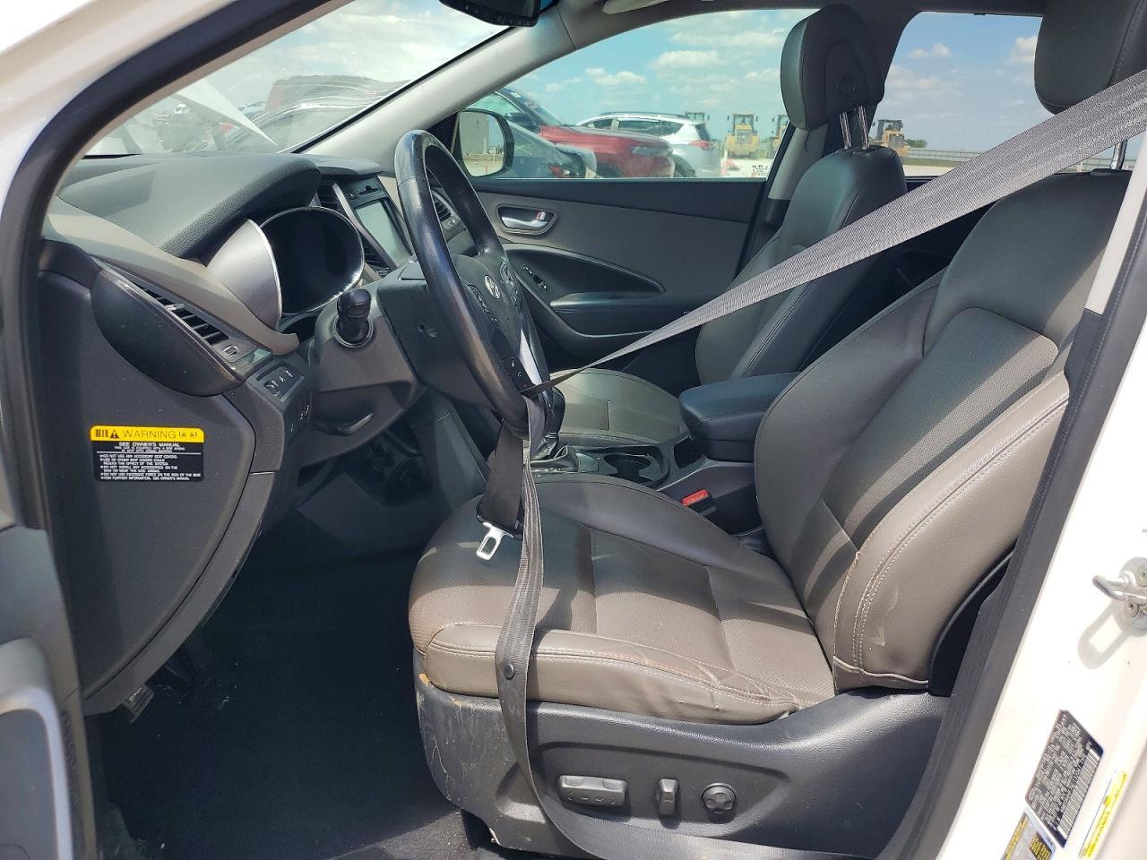 2016 Hyundai Sante Fe - Image 7