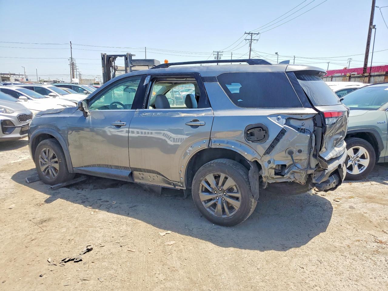2022 Nissan Pathfinder Sv - Фото 2