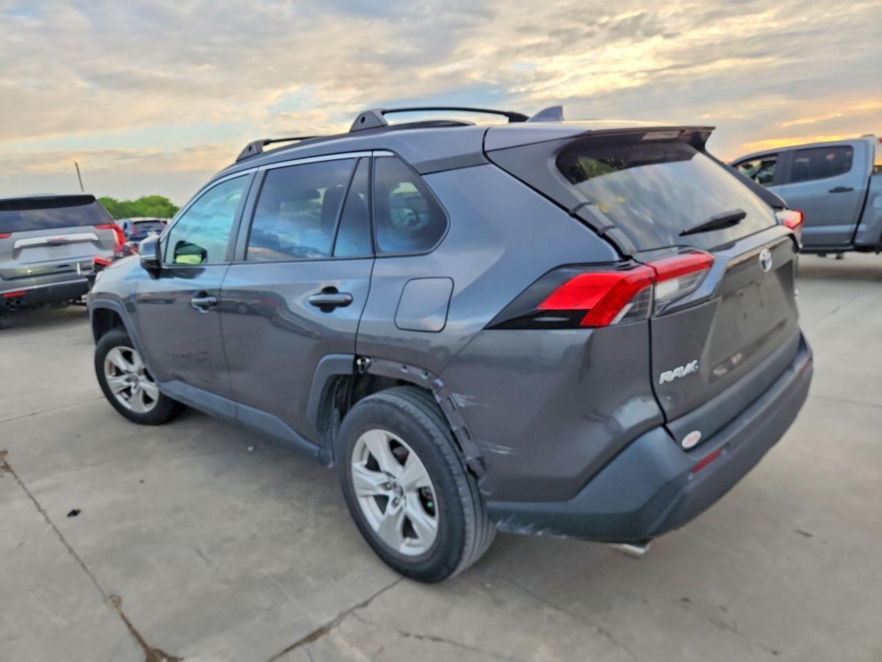 2021 Toyota Rav4 Xle - Фото 2