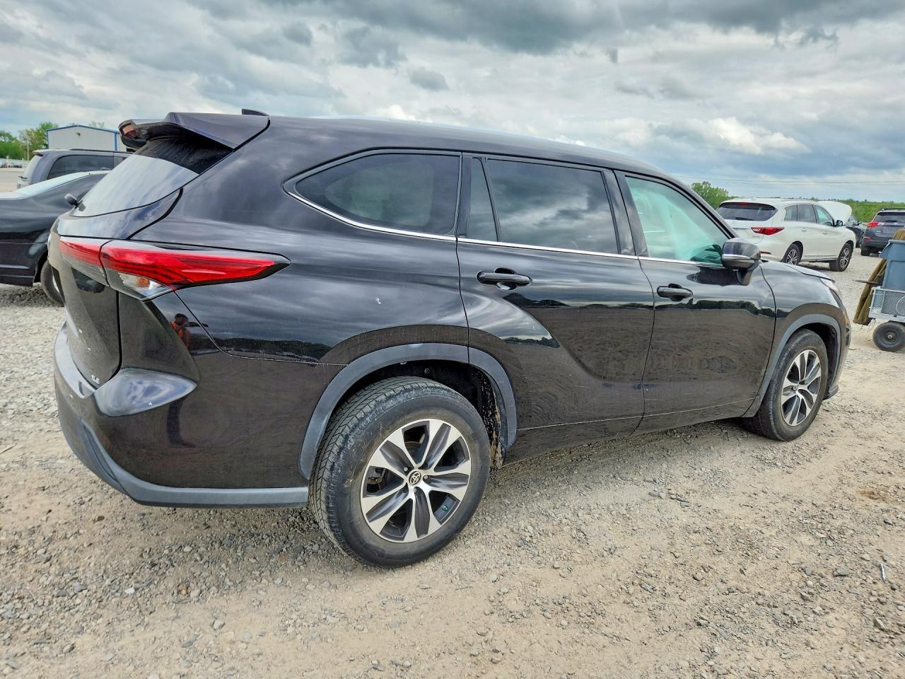 2021 Toyota Highlander Xle - Image 3
