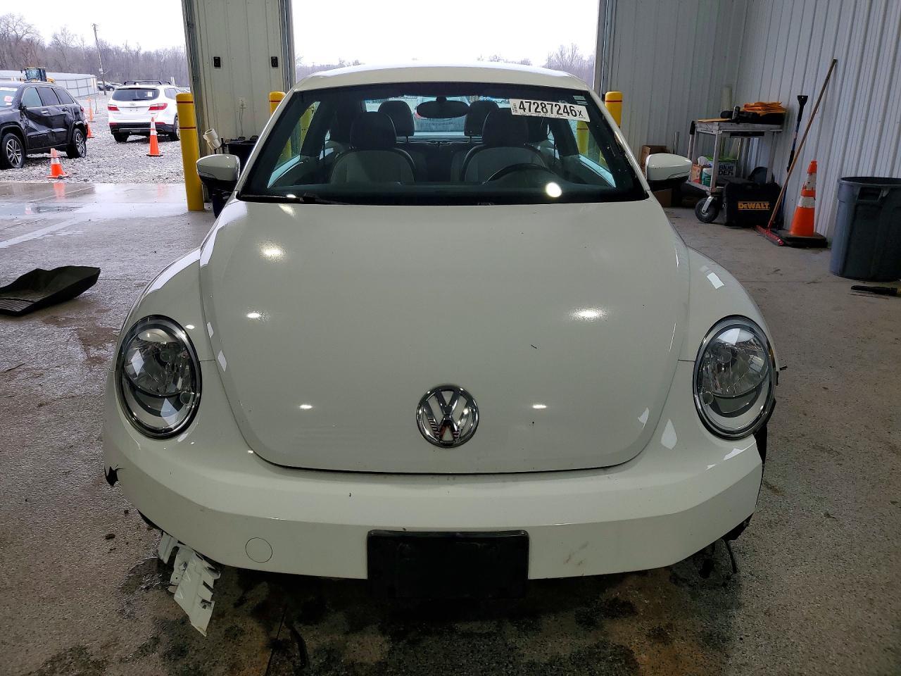 2015 Volkswagen Beetle 1.8T - Фото 5