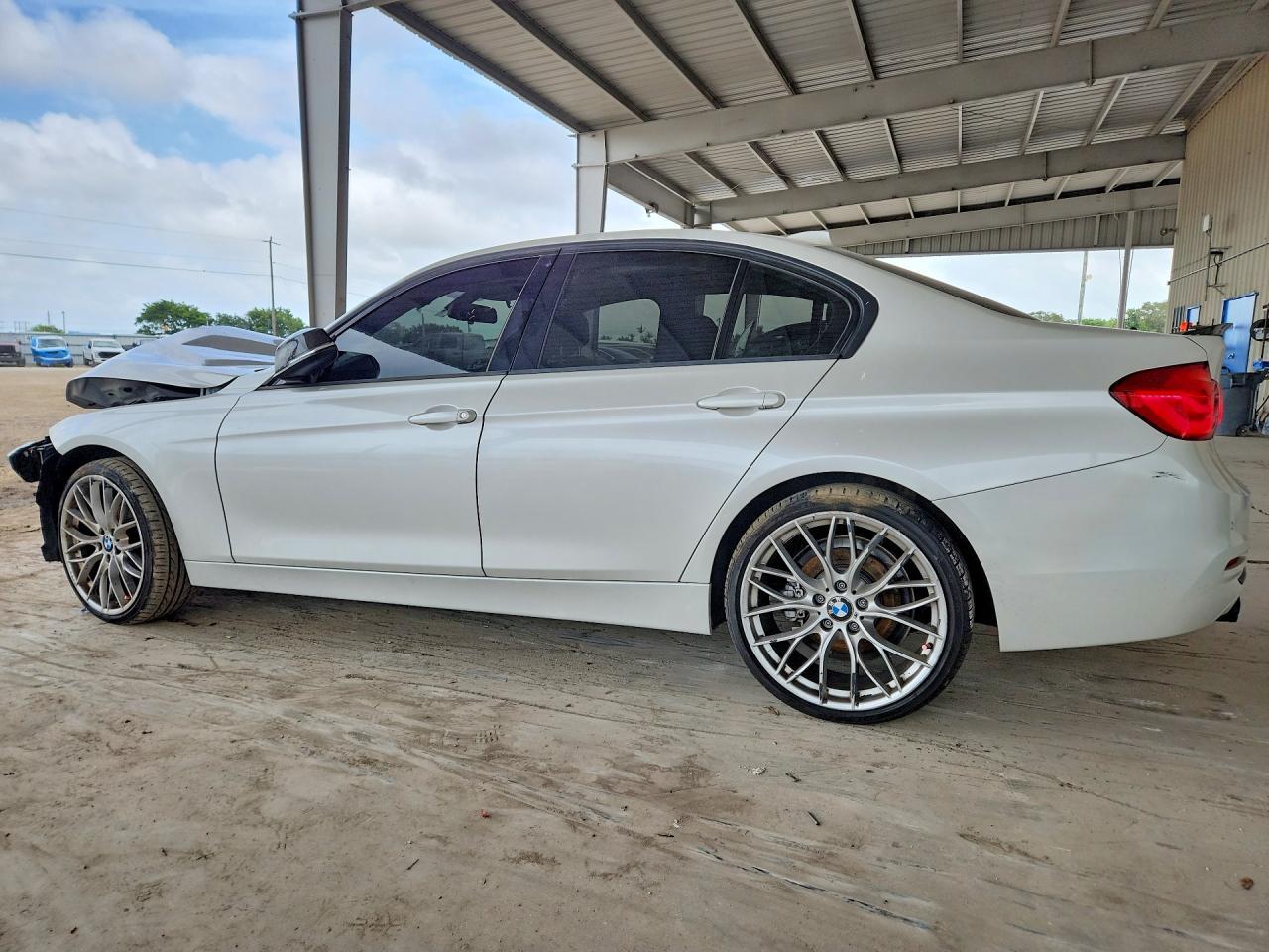 2016 BMW 328 I Sulev - Image 2