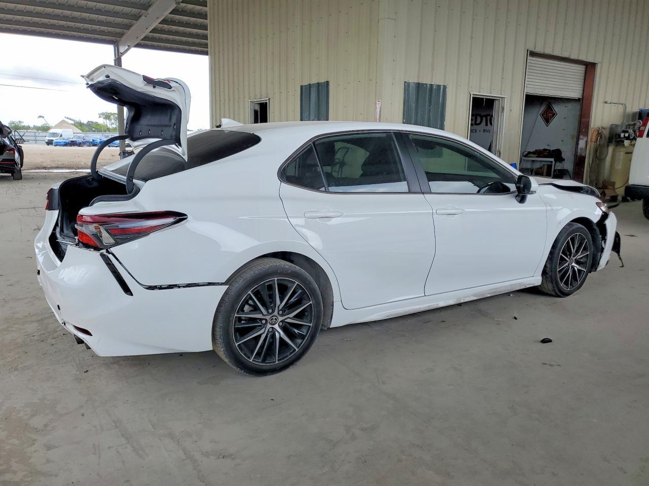 2024 Toyota Camry Se - Фото 3