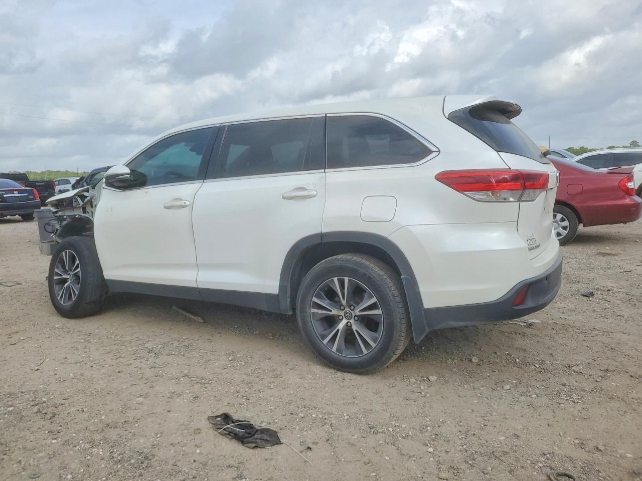 2019 Toyota Highlander Le - Image 2