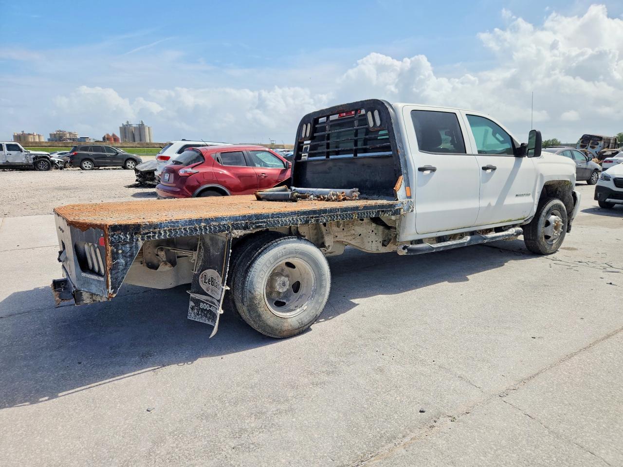2019 Chevrolet Silverado C3500 6.0L V-8 Flat Bed - Image 3
